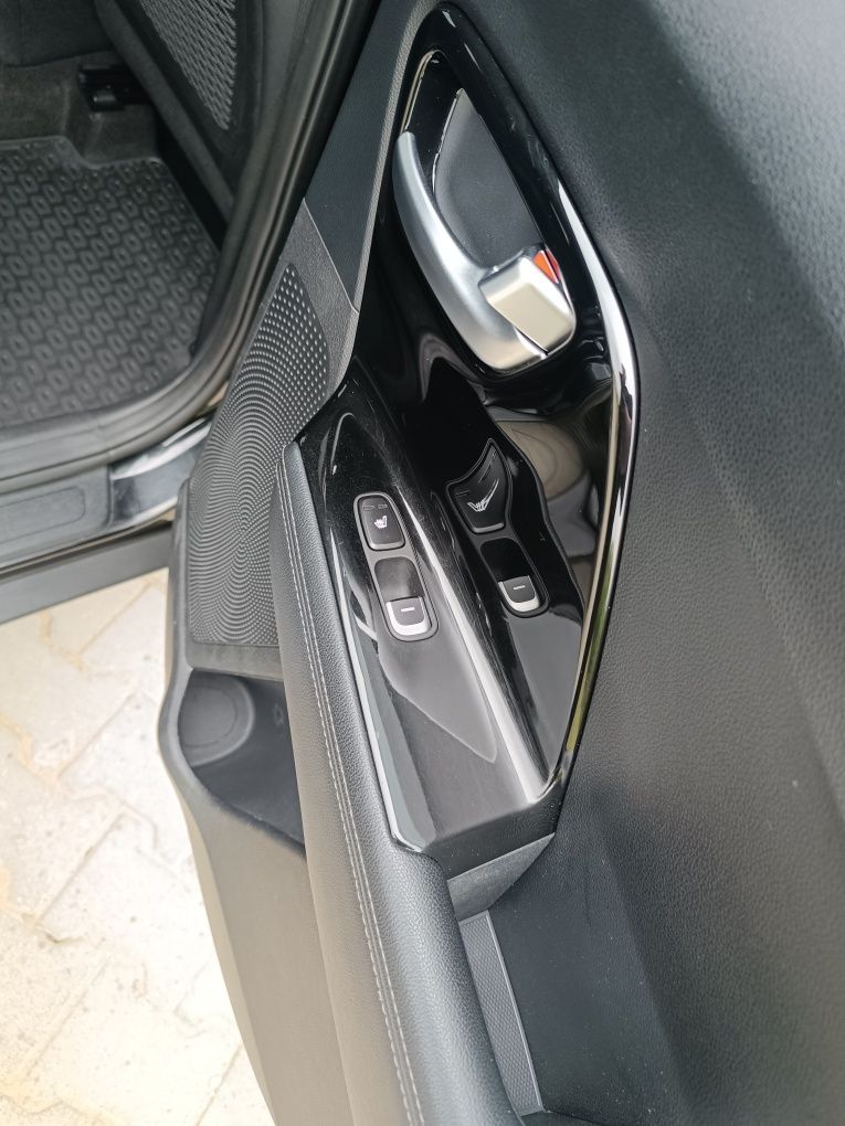 Kia Niro model 2020 lift full led hybryda skóry camera asystenty autom
