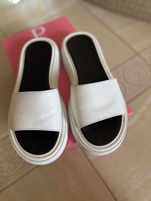 Шльопанці жіночі