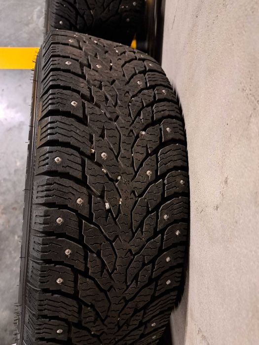 Komplet opon zimowych 205/65R16C z felgami Mercedes Vito 639