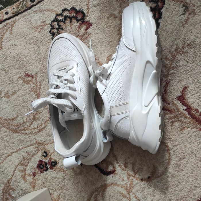 Кросівки білі 36-37 шкіряні кросовки кожа БЕЗ ТОРГУ