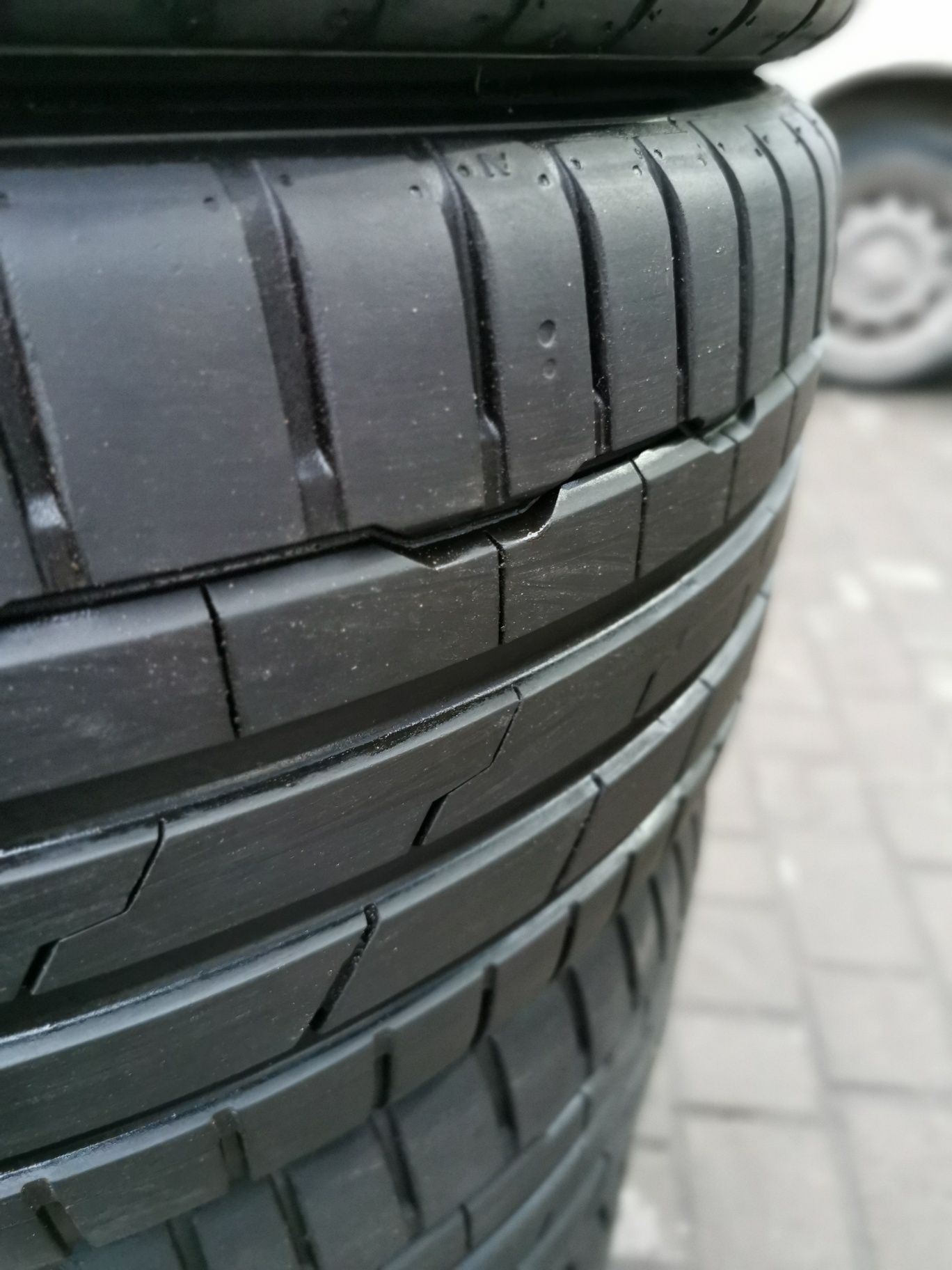 245/40 ZR20 Hankook