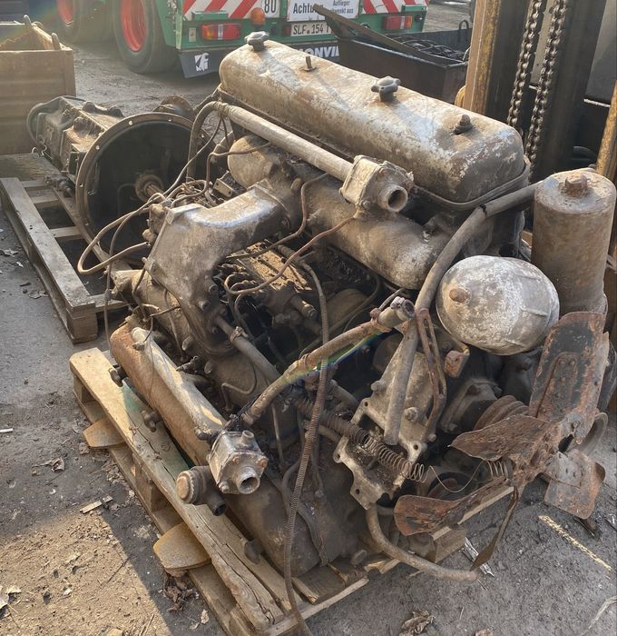 Двигатель ЯМЗ - 238 (V8) с коробкой.