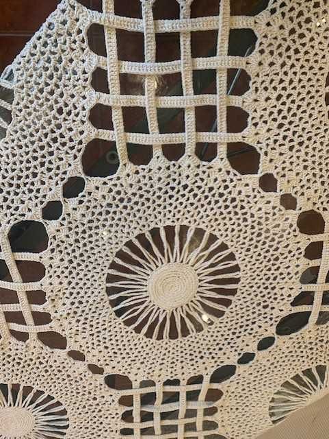 Toalha em Crochet com Rosetas Grandes Beje