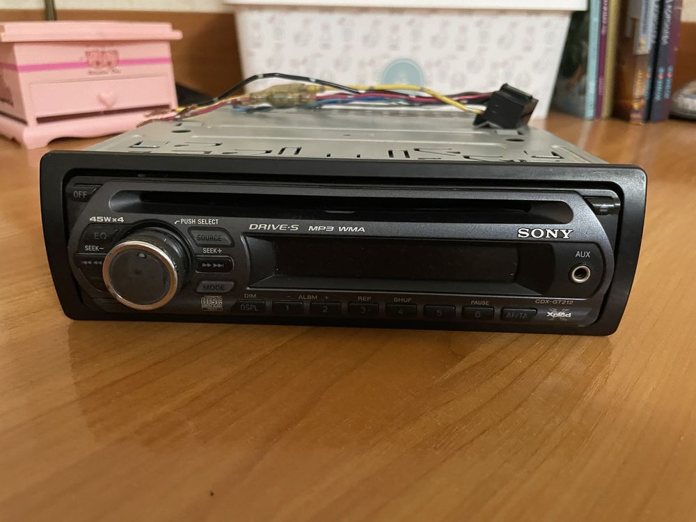 Магнитола Sony. cdx-gt212.