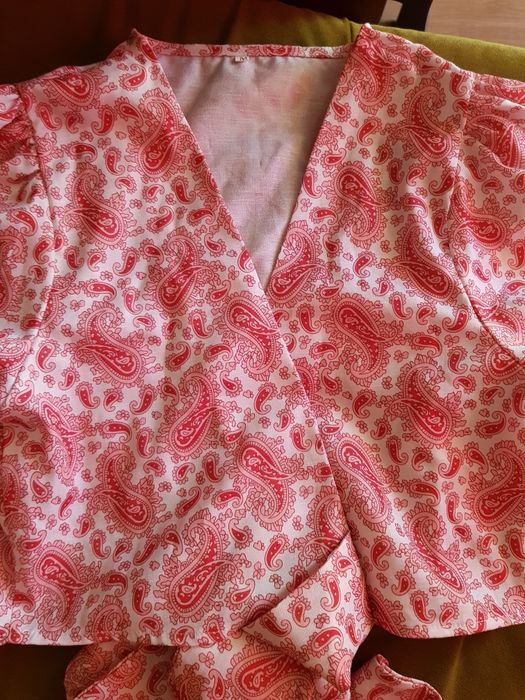 Bluzka kopertowa top crop