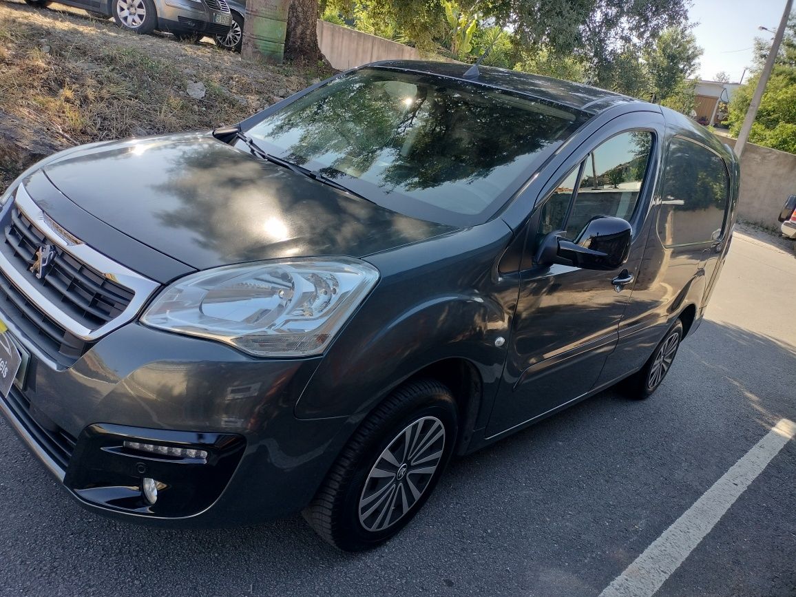 Peugeot partner de 2017 com 178 mim km Atensao Versão Longa