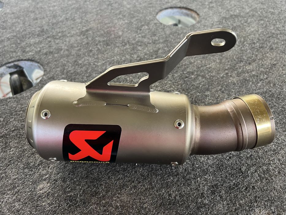 Vendo ponteira akrapovik para moto BMW s1000rr e M1000RR