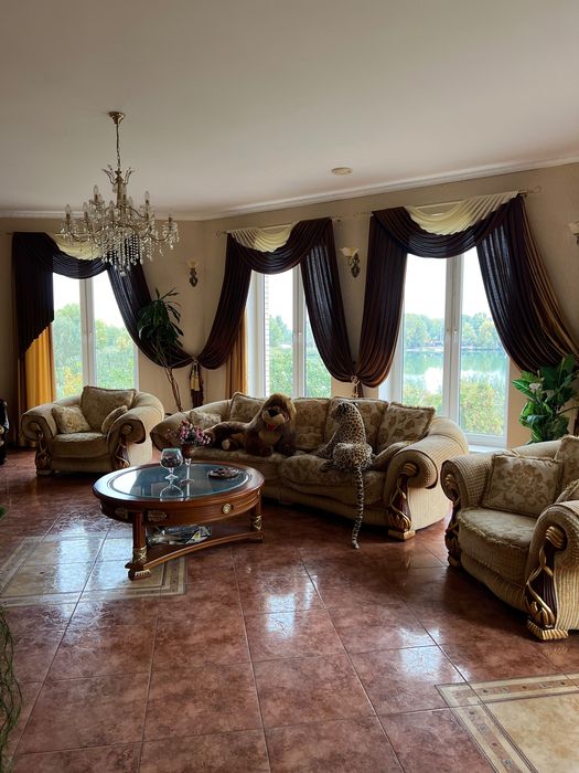 ПРОДАЖ. Заміський будинок,маєток .Слобода , біля води. Поряд Черкаси