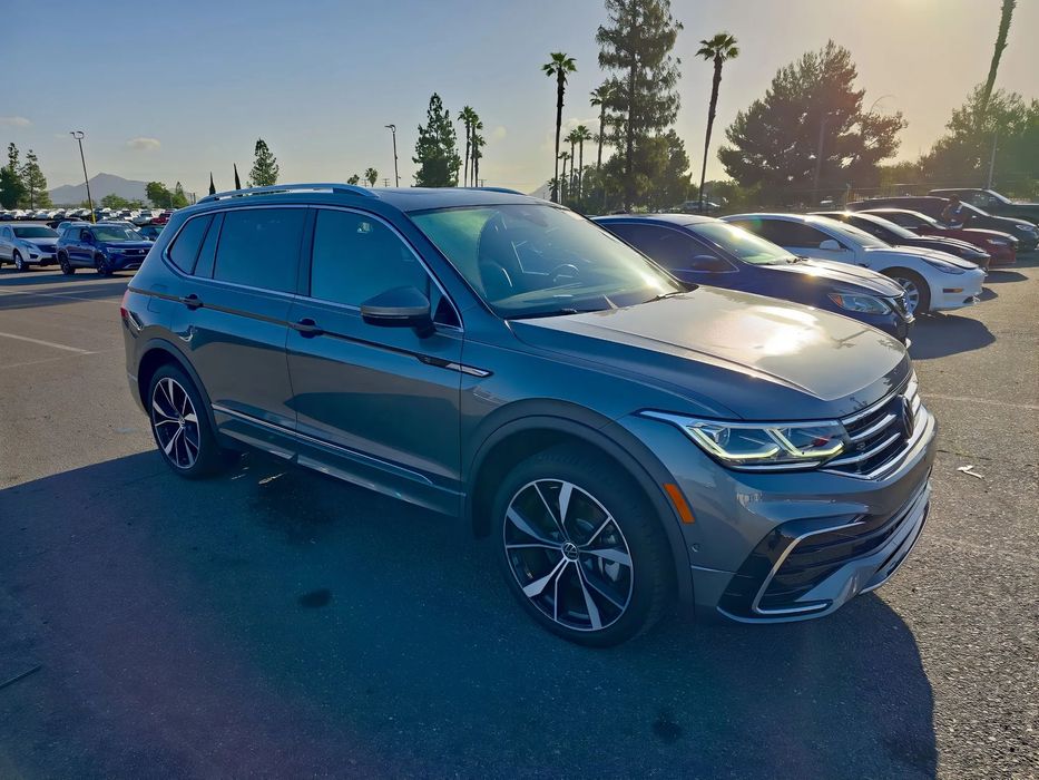 Volkswagen Tiguan R-Line Black / 2.0L / Auto Sprawdzone