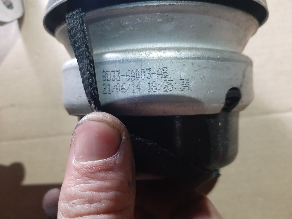 Lapa+poduszka silnika 6.0 v12 DB9 Aston Martin DBS
