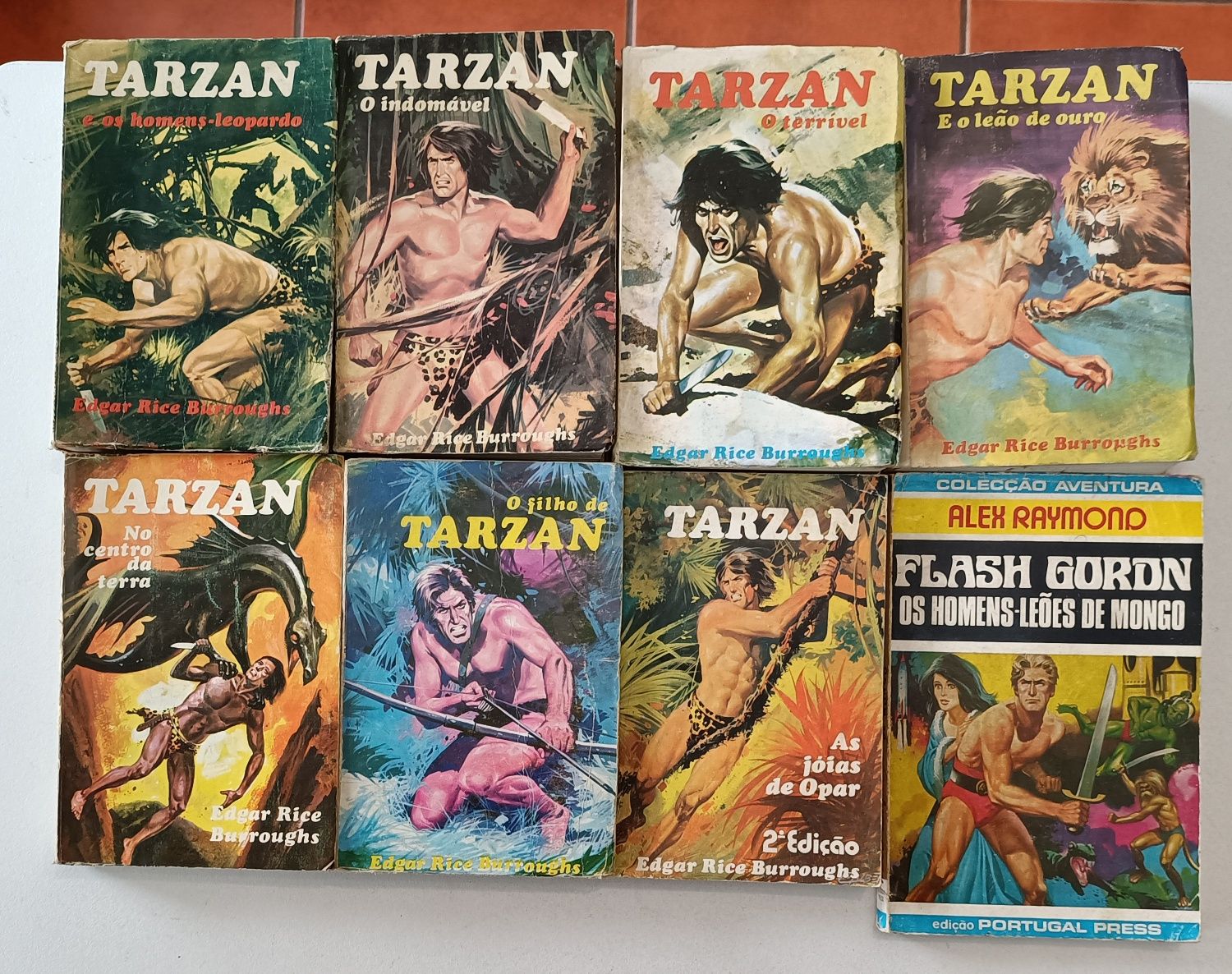 24 Livros Bonanza, Tarzan e Coleção Heidi anos 60