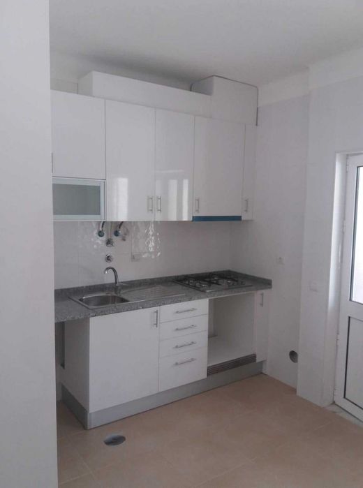 Apartamento T2 em moradia com terraço