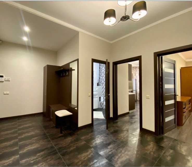 Без %. Центр. 3-кім. 140м2 м. Печерська. вул. Коновальця 36в