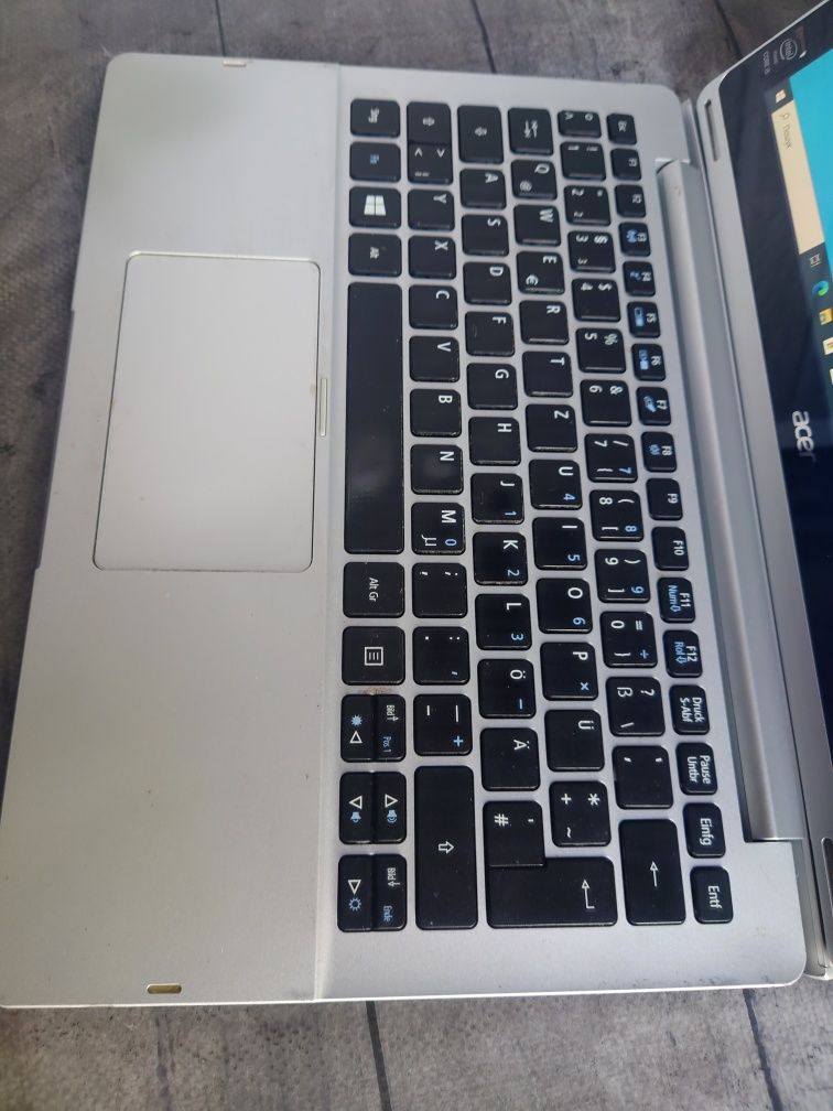 2 в 1 ноутбук +планшет Acer sw5-171p FHDips /i5/4gb/ssd128/акб 2 год