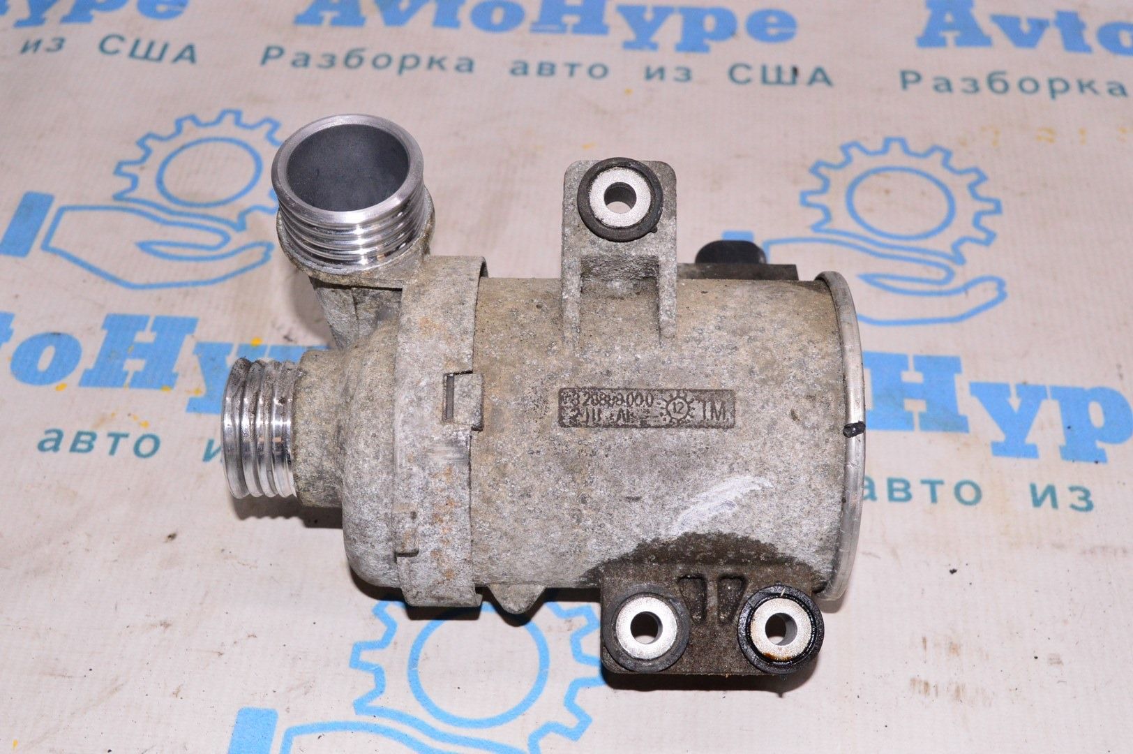 Помпа водяная BMW 328i F30 12-19 11-51-7-597-715