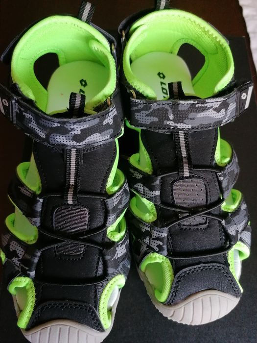 Sandália de menino marca Lotto. Nº35