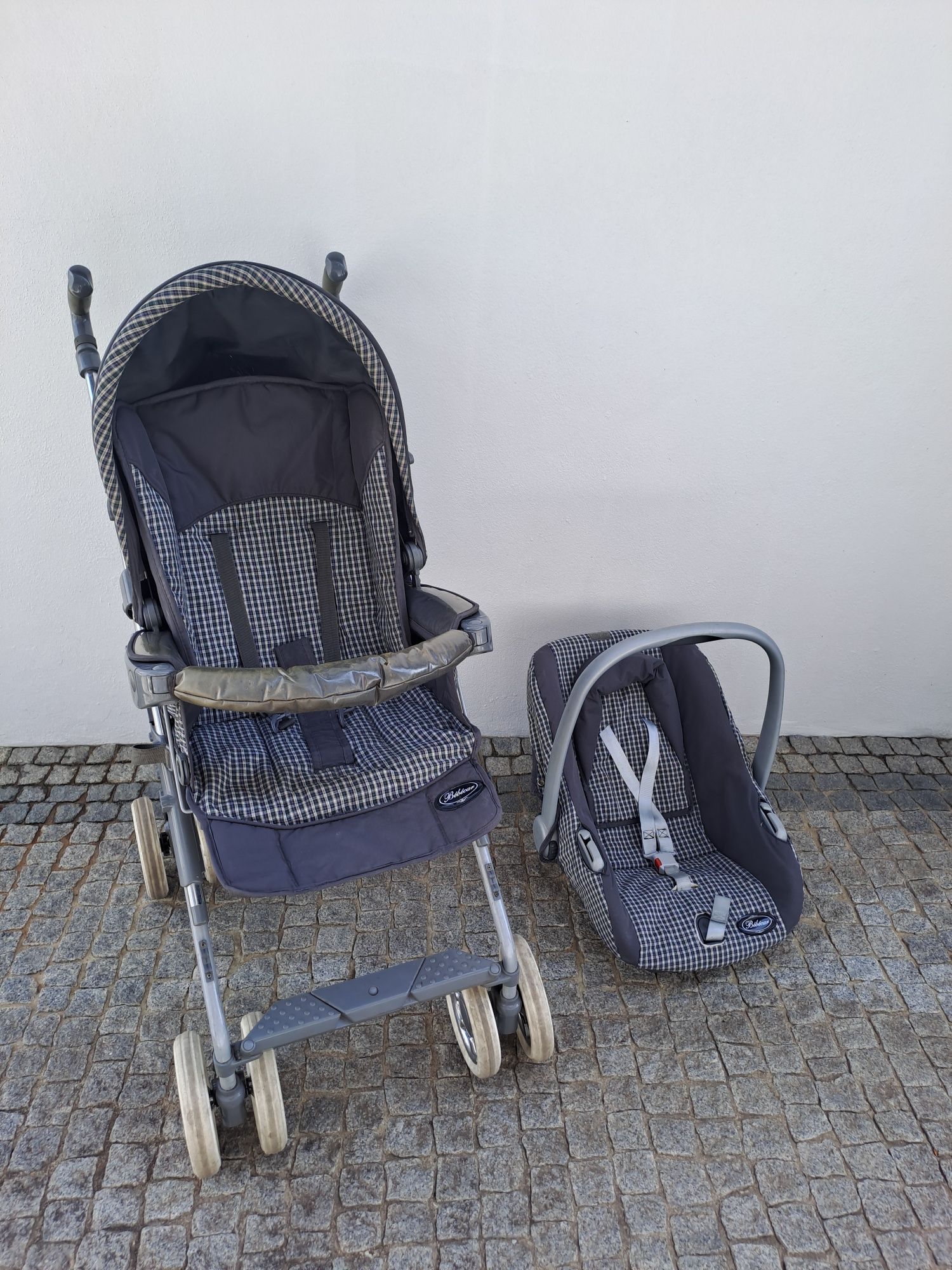 Carrinho + cadeira de carro de bebé