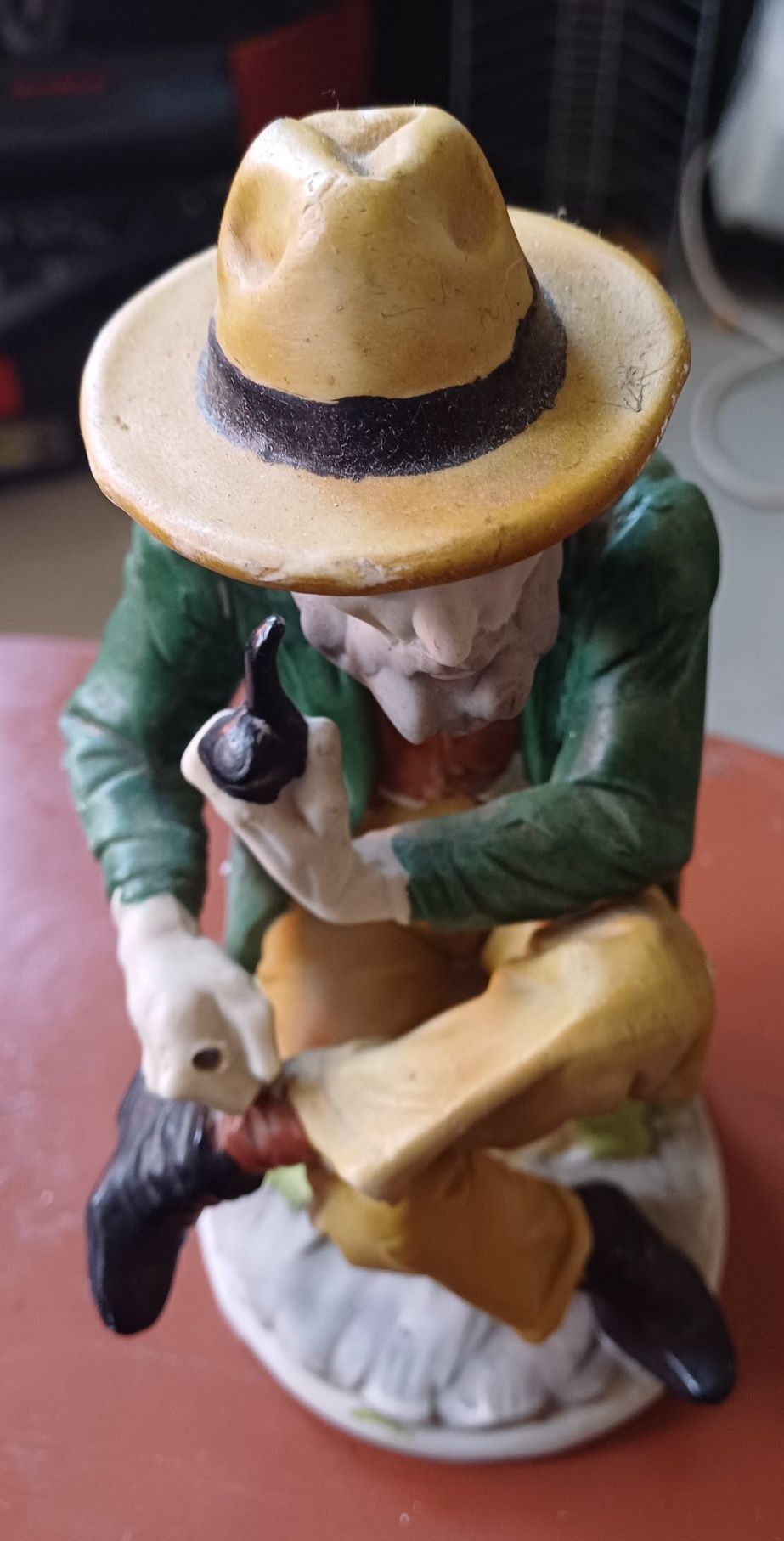 Statuetka Pan z fajkę porcelana
