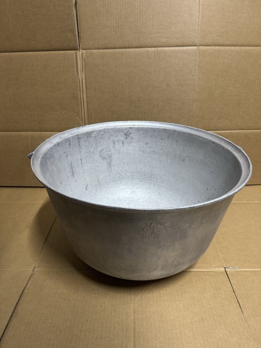 Продам казан каструля 25л ще колишній у хорошому стані.