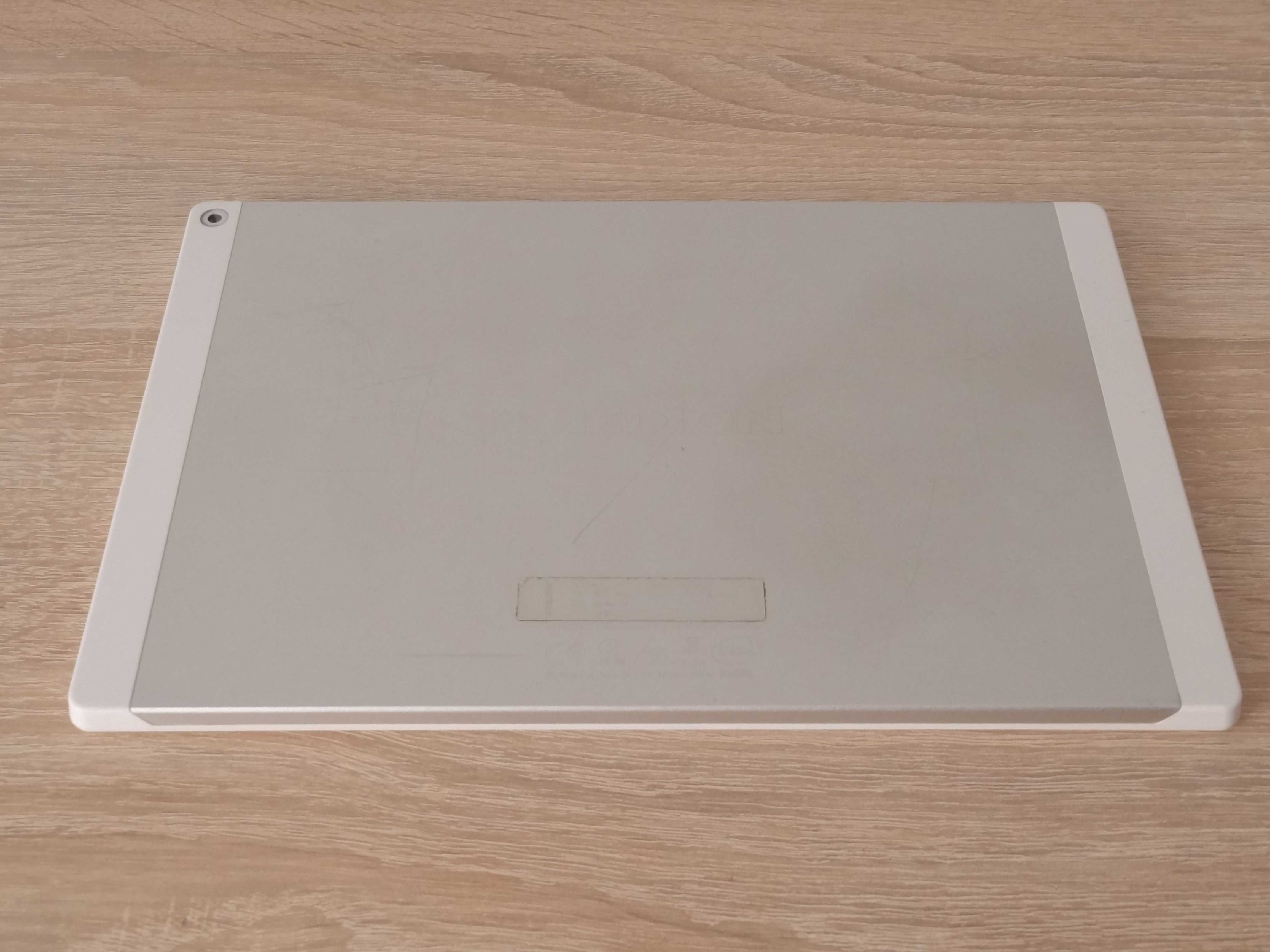 Medion P8912 Tablet 8,9" IPS FHD 2/32GB HDMI GPS Intel Biały Akcesoria