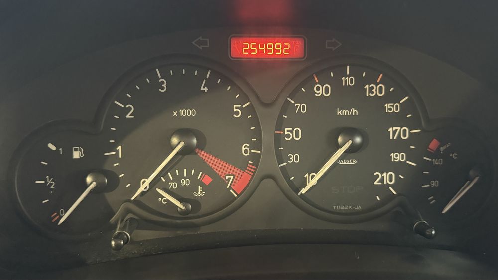 Peugeot 206 preto 1.4 gasolina 3 portas
