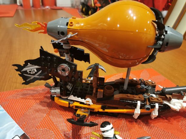 Lego ninjago latajacy statek piracki
