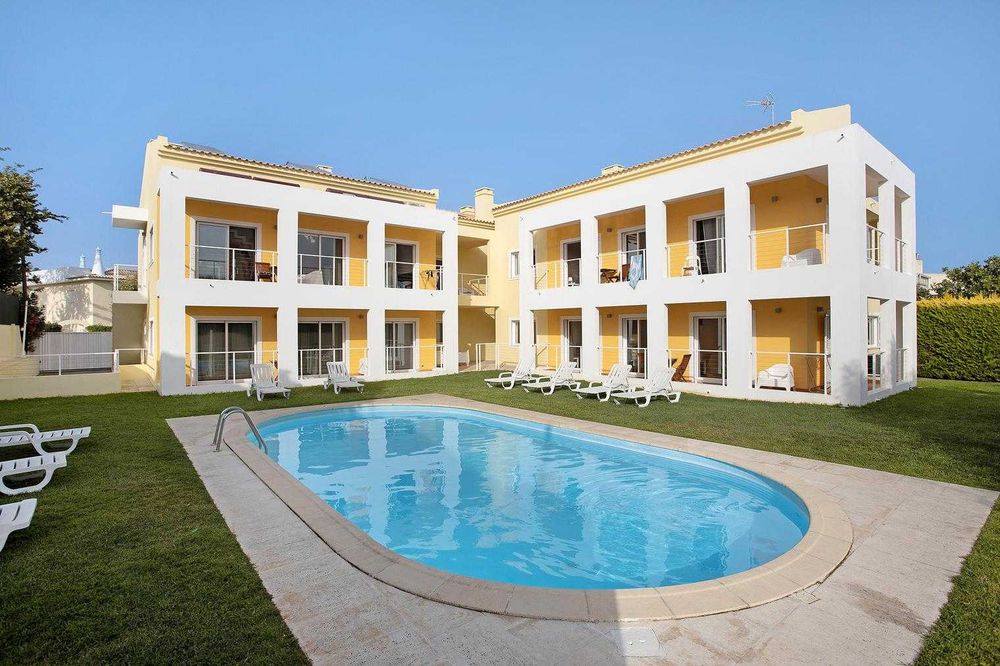 Moradia T1 - Condomínio SunHome, Portimão – Piscina, Jardim e Barbecue