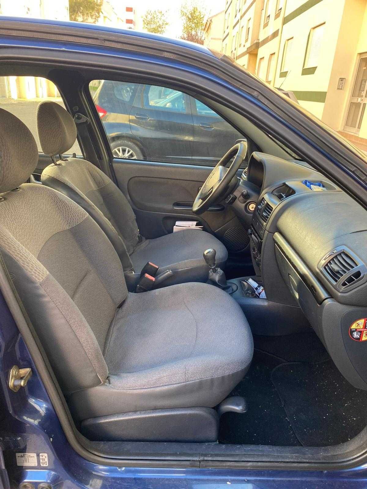 Renault Clio 1.5 dCi 2004 - Económico e Fiável