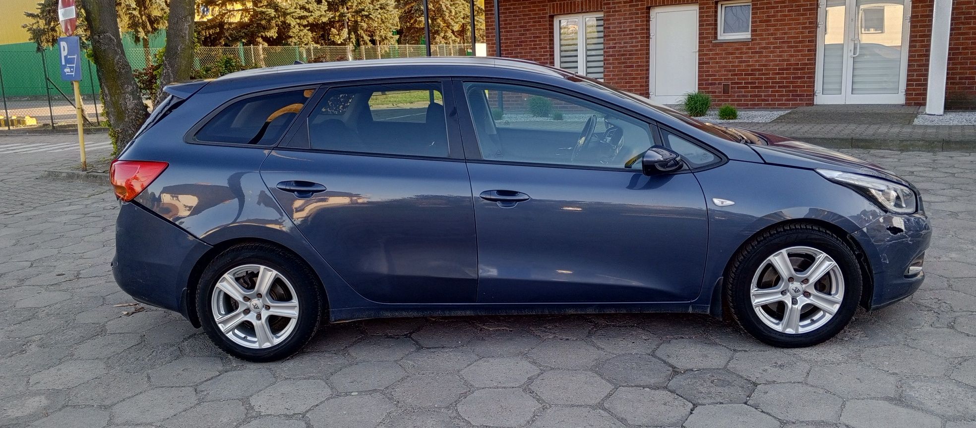 Kia Ceed 1.4 Diesel_Z Niemiec_Uszkodzona_Sprawna technicznie_