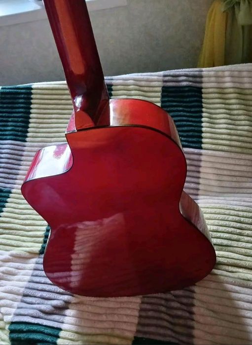 Гітара. Bandes

Модель: CG851C-39 N/N