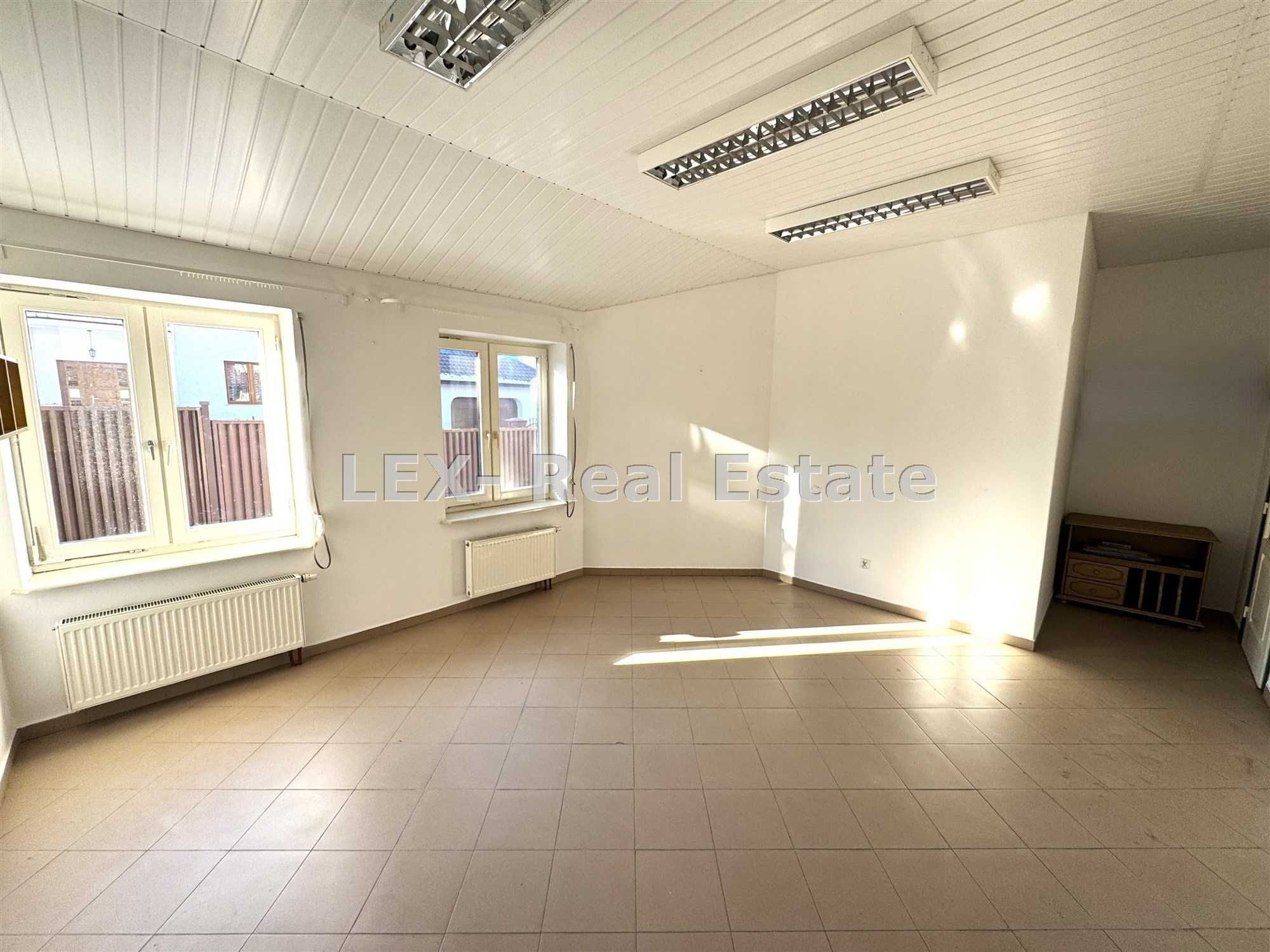 Do wynajęcia lokal biurowy 100 m2 w Pruszkowie.
