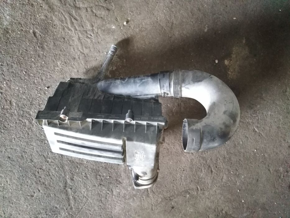 Obudowa filtra powietrza 1.9tdi 2.0tdi VW touran golf V audi a3 8p