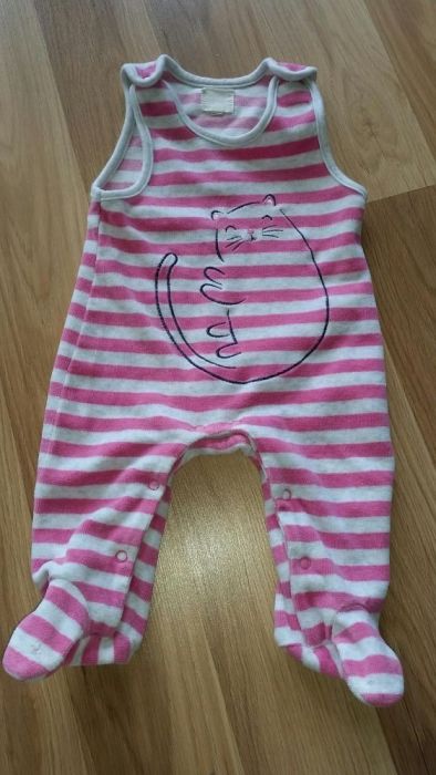 welurowy śpioszek z kotkiem 62