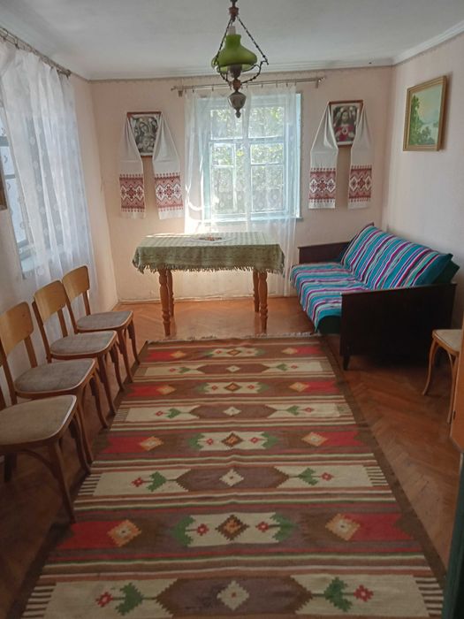 Будинок в селі Малі Вікнини
