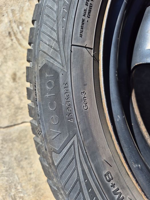 Komplet kół wielosezonowych Goodyear 205/55/16 5x110
