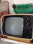 TV antiga sonik a funcionar e  em bom estado