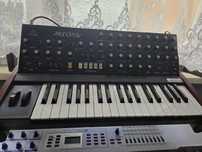 Behringer MonoPoly syntezator analogowy.