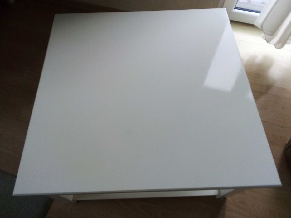 Stolik kawowy drewniany w stylu skandynawskim