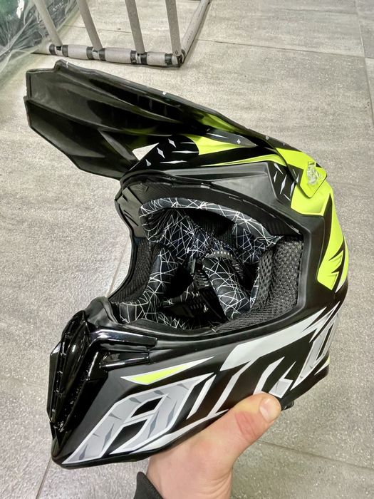 Продам новый шлем Airoh Twist