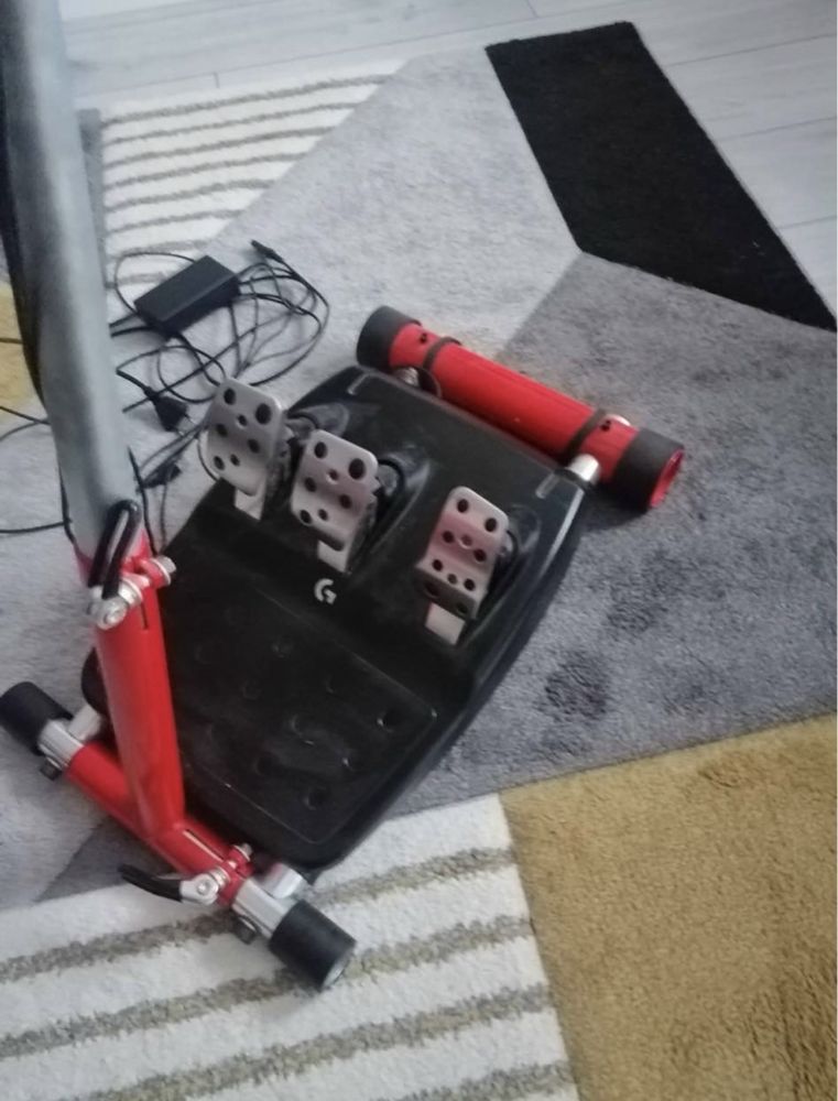 Kierownica logitech g923 + elegancki stojak