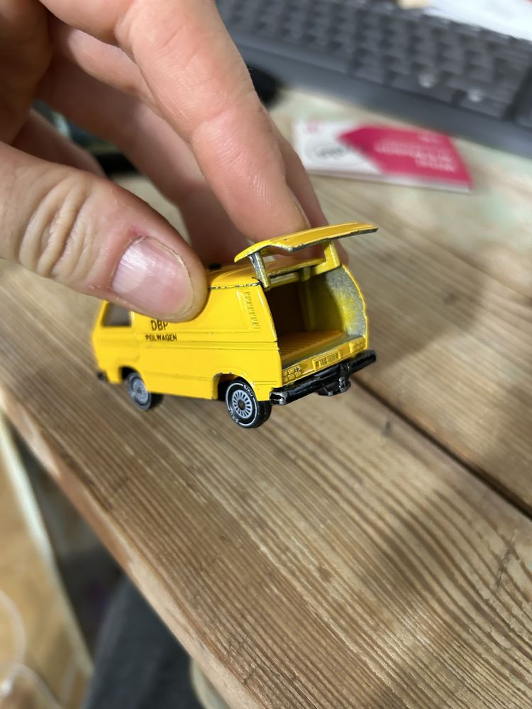 Siku VW Transporter Post