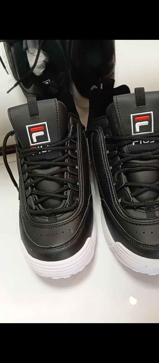 R. 40 Nowe Damskie skórzane buty Black Fila platforma