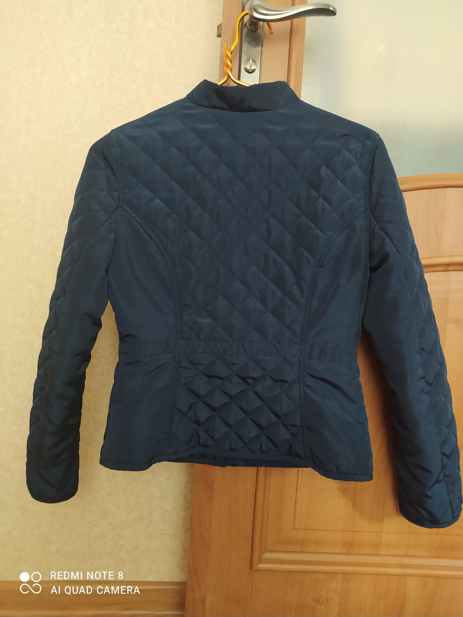 Куртка демисезонная женская темно-синего цвета 44 р.
