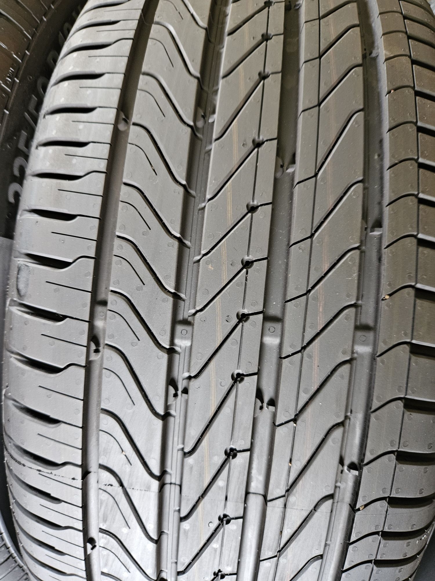 opony nowe 225/50R18 Continental ULTRACONTACT UC 6