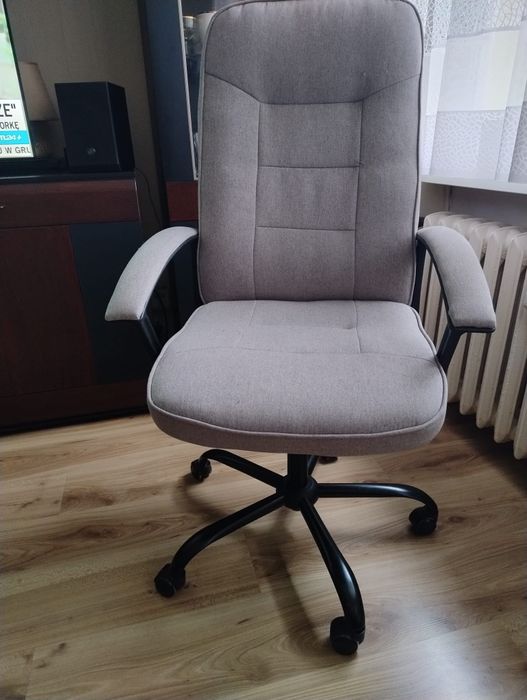 Fotel obrotowy Jysk