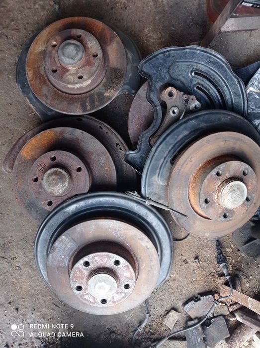 В наявності 50 шт.Передня і Задня балка,пружини,фаркоп Vivaro, Trafic.