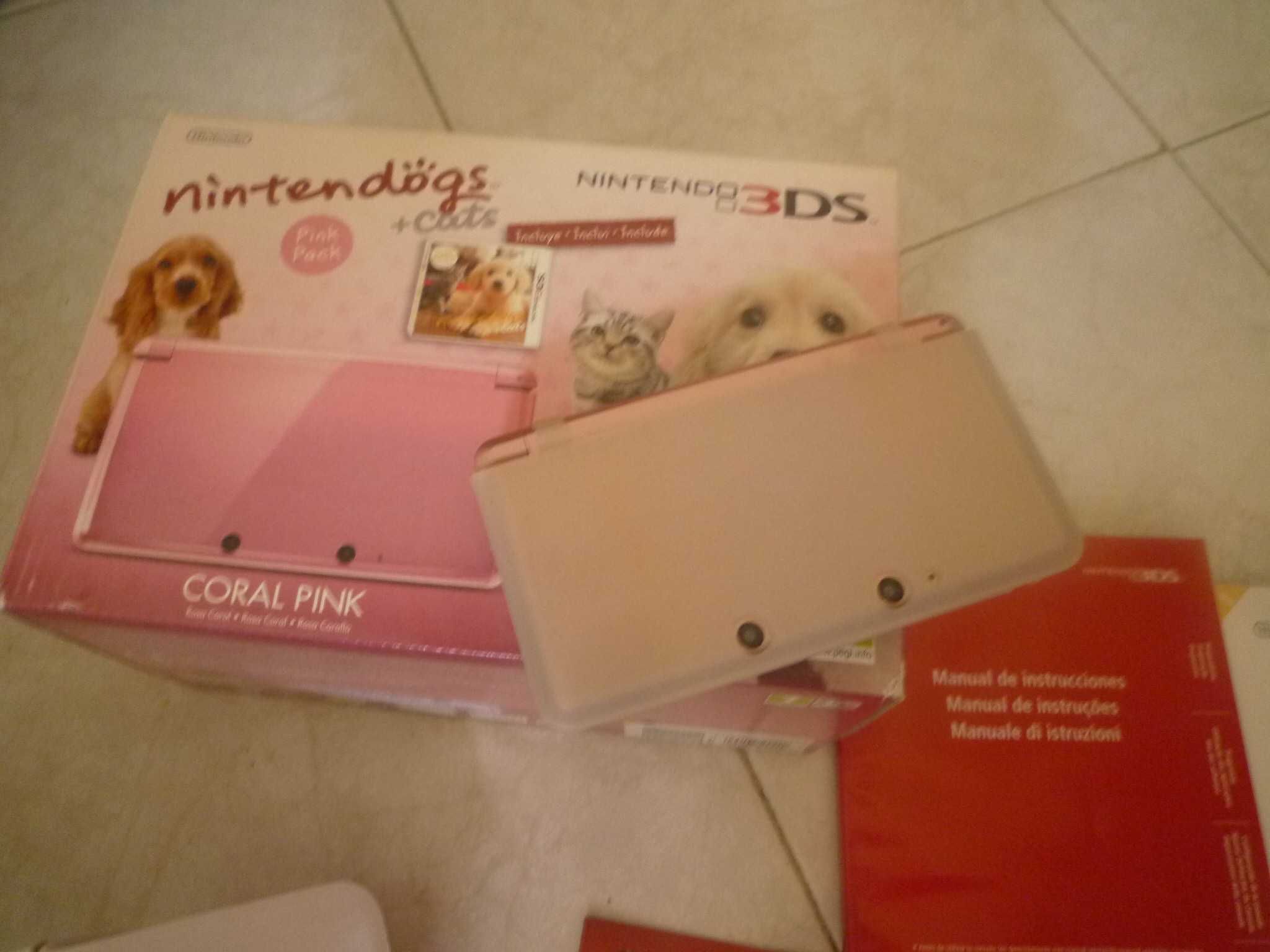 Nintendo 3DS com caixa, livro de instruções, capa, carregador  4 jogos