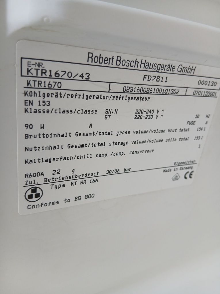 Mała lodówka chłodziarka firmy BOSCH w bardzo dobrym stanie.
