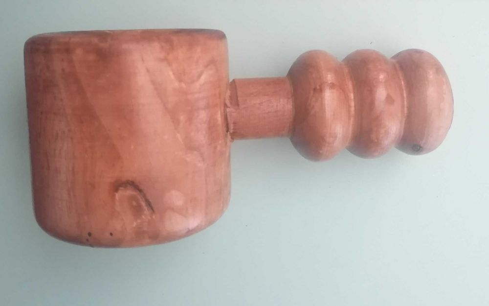 Quebra nozes em madeira