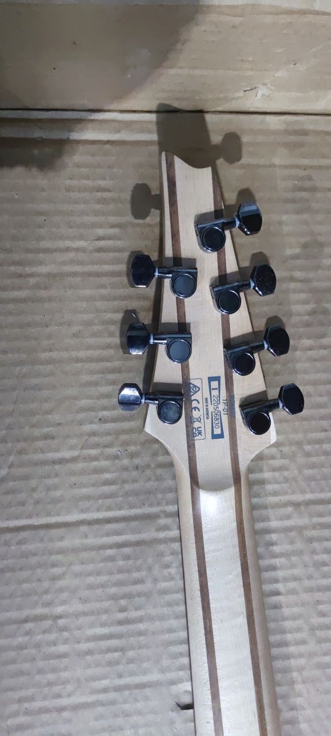 Guitarra marca Ibanez